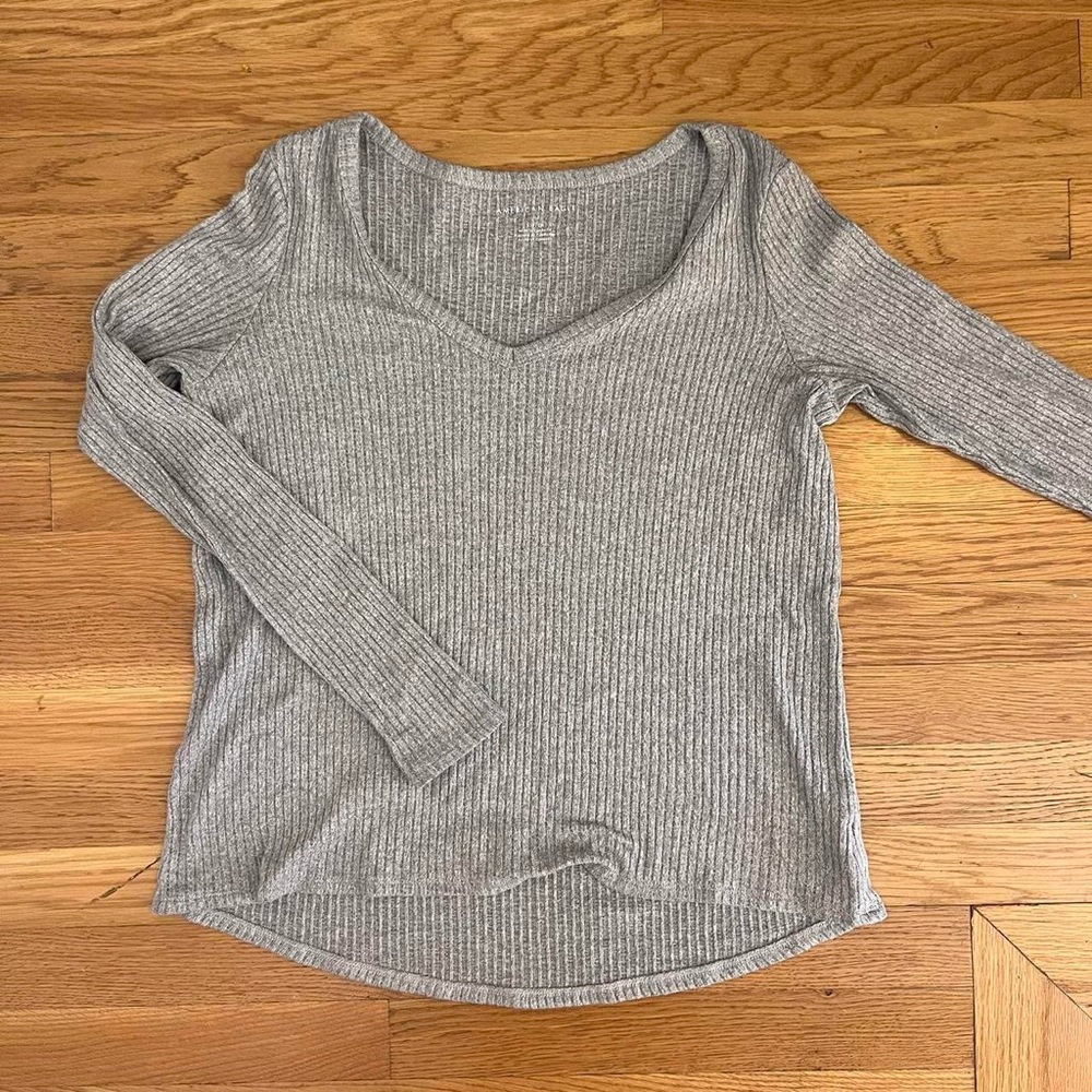 American Eagle Outfitters Gray Ribbed V-Neck Long Sleeve Henley Top
